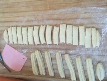 油条膨松剂做出的油条发硬,油条面粉做出来的油条凉了发硬