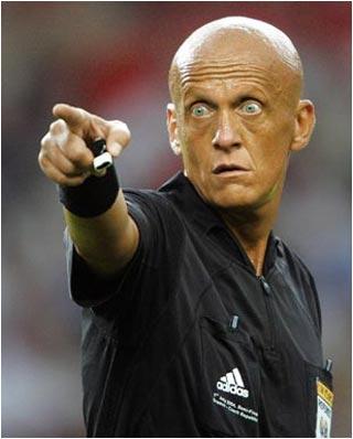 足球肘击判罚的标准,足球红黄牌判罚规则