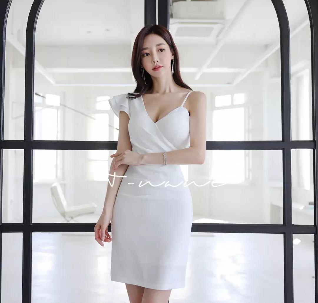 简约风时尚壁纸,高端大方气质大牌女套装超清壁纸