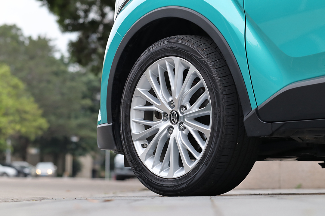 chr换18寸轮胎可以升高多少,chr更换225轮胎更稳了