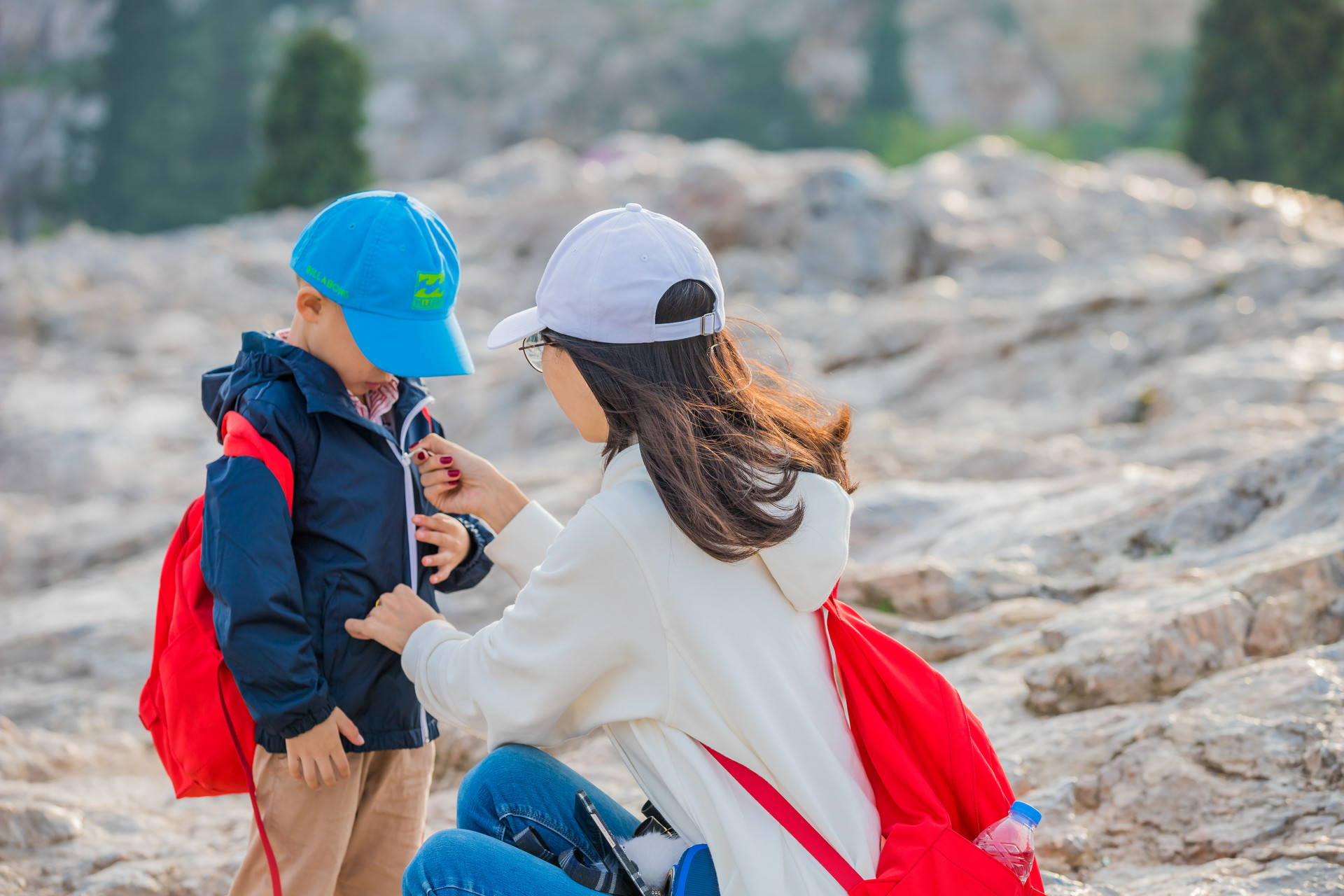 天气热如何提醒家长给孩子穿衣服,冬季给娃穿衣只需两个原则