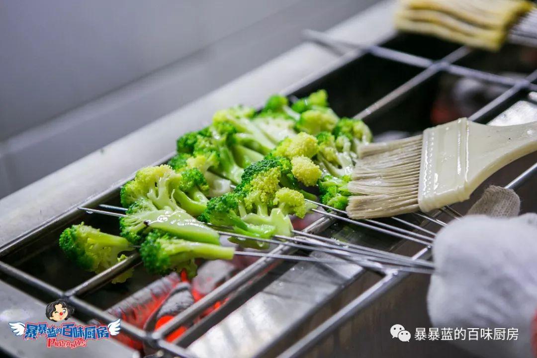 一天营业9小时左右的实体店,一天只营业2个小时的火锅店