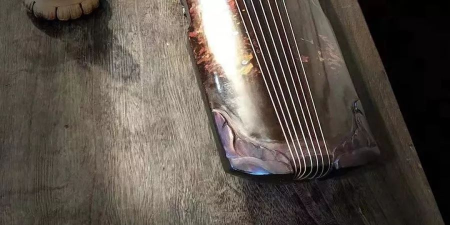 古琴入门怎样选择合适自己的古琴,落霞古琴和伏羲古琴有什么区别