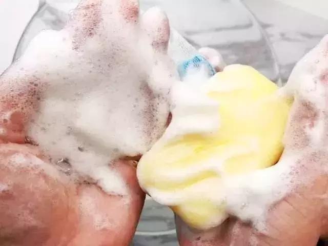 用了不会长痘的沐浴露,青春期背后长痘用什么沐浴露