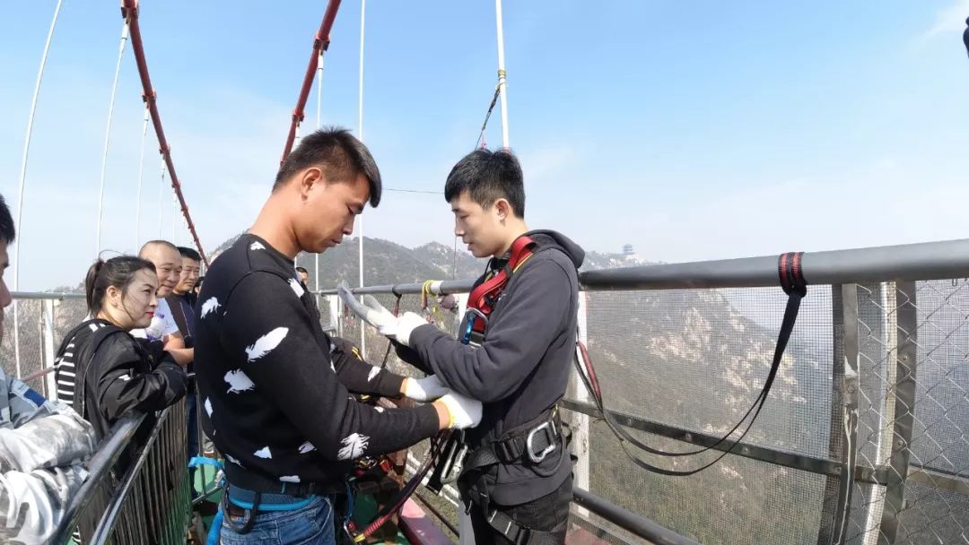 在天蒙山挑战千米高空极限荡绳,天蒙山挑战