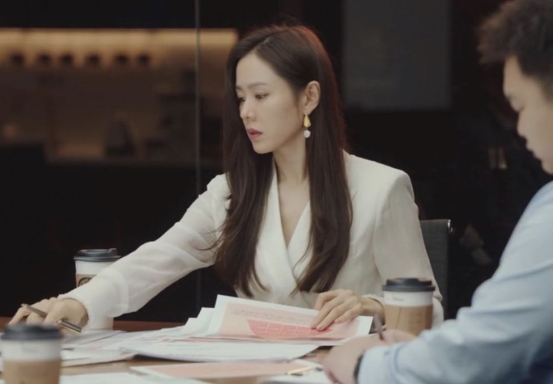 分数低女生选什么专业就业前景好,女生报考志愿冷门专业