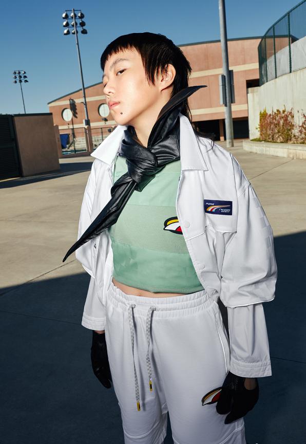 窦靖童风格大变与王菲越来越神似,窦靖童有多像王菲