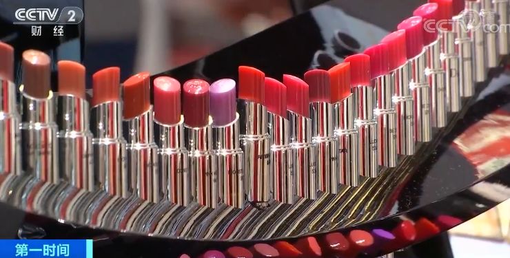 原租几万元的店铺，几千都租不出后，昔日中国电子第一街，卖起美妆