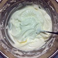 做蛋糕剩下的奶油怎样处理吃啊,做蛋糕用不完的奶油怎么办