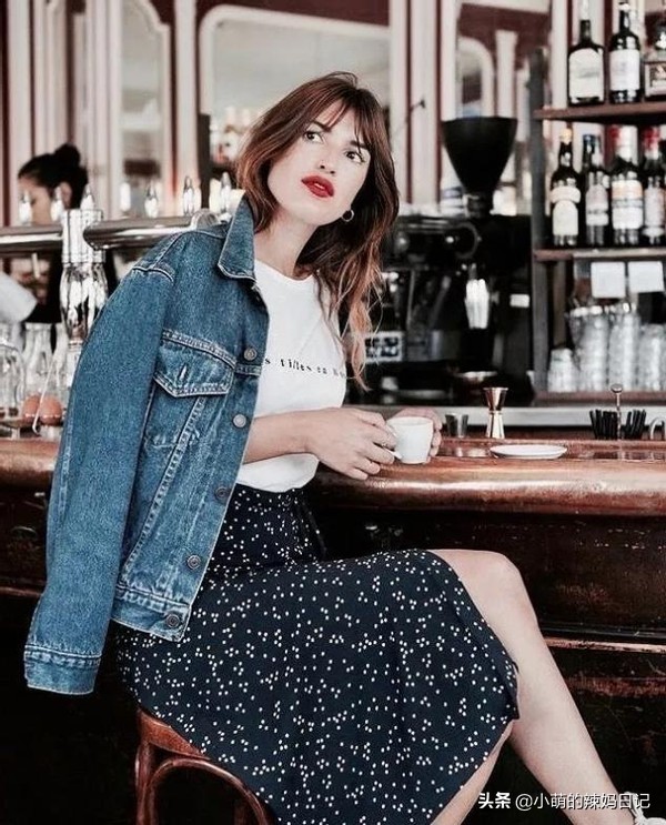 入春怎么穿?回头率最高的穿搭参考:“长裙+外套”,气质又高级