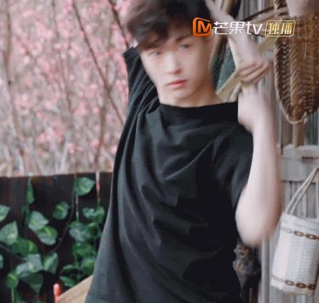 水肿张艺兴,张艺兴起床水肿