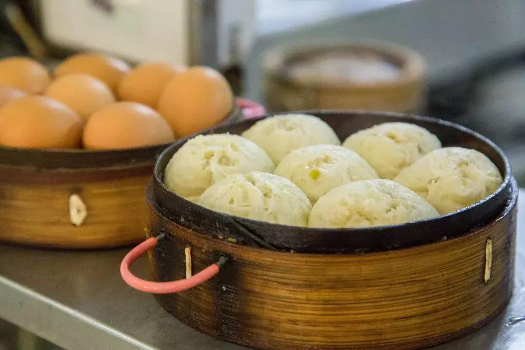 叫醒你的不是闹钟是给孩子做饭,清晨叫醒你的不是闹钟