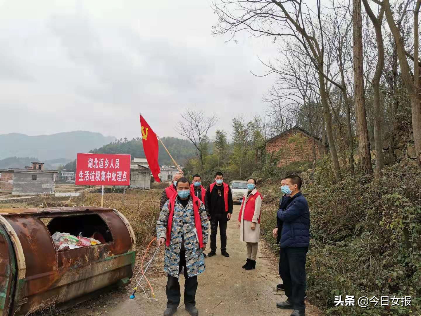 防疫人员没有防护服,没有防护服也要冲进防疫前线