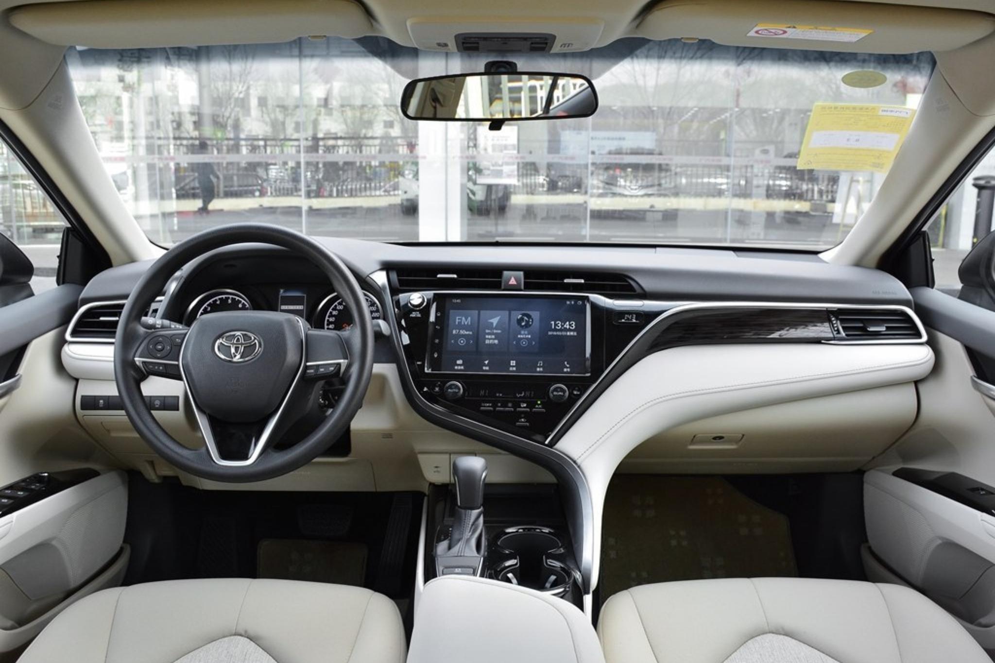 凯美瑞仪表台开裂免费更换,凯美瑞仪表台开裂照片