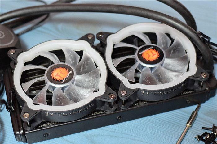 tt冰龙240水冷是12v的还是5v的,一体水冷怎么选择