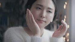 这届中国女人为了变美,开始重新学起生物和化学了,成分*党**是如何影响护肤品新品上市和营销方向的?