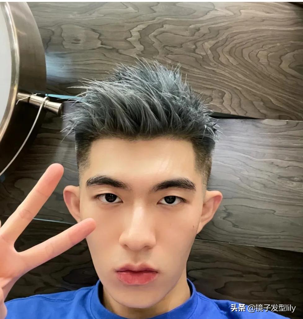 不过时的男士背头发型,男士一定要尝试的发型韩式背头