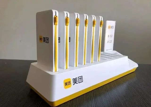美团重启共享充电宝,疯狂地推,对战“三电一怪”。商家:惹不起