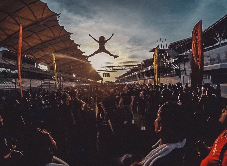 在音乐里奔跑,在激昂悦耳的旋律中奔跑