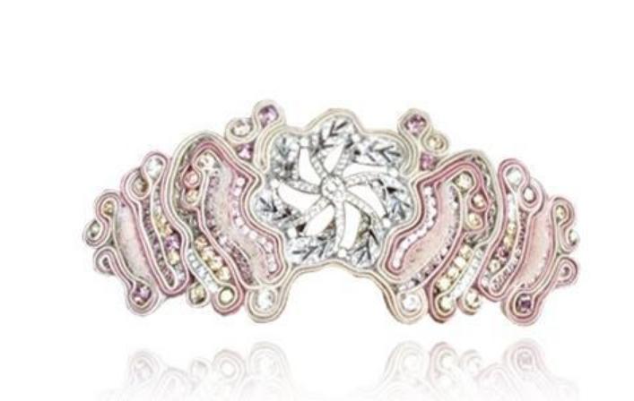 适合异国风格的首饰,简单到极致的奢华首饰