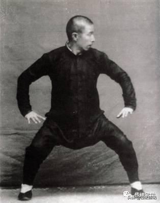 屈膝松胯含胸收腹,松腰落胯什么感觉