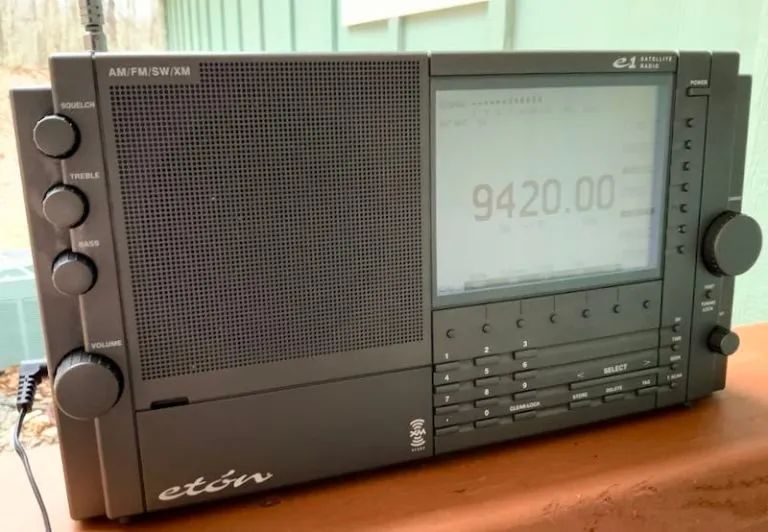 「火腿维修室」拯救一台老式EtonE1收音机,解决橡胶涂层粘手问题