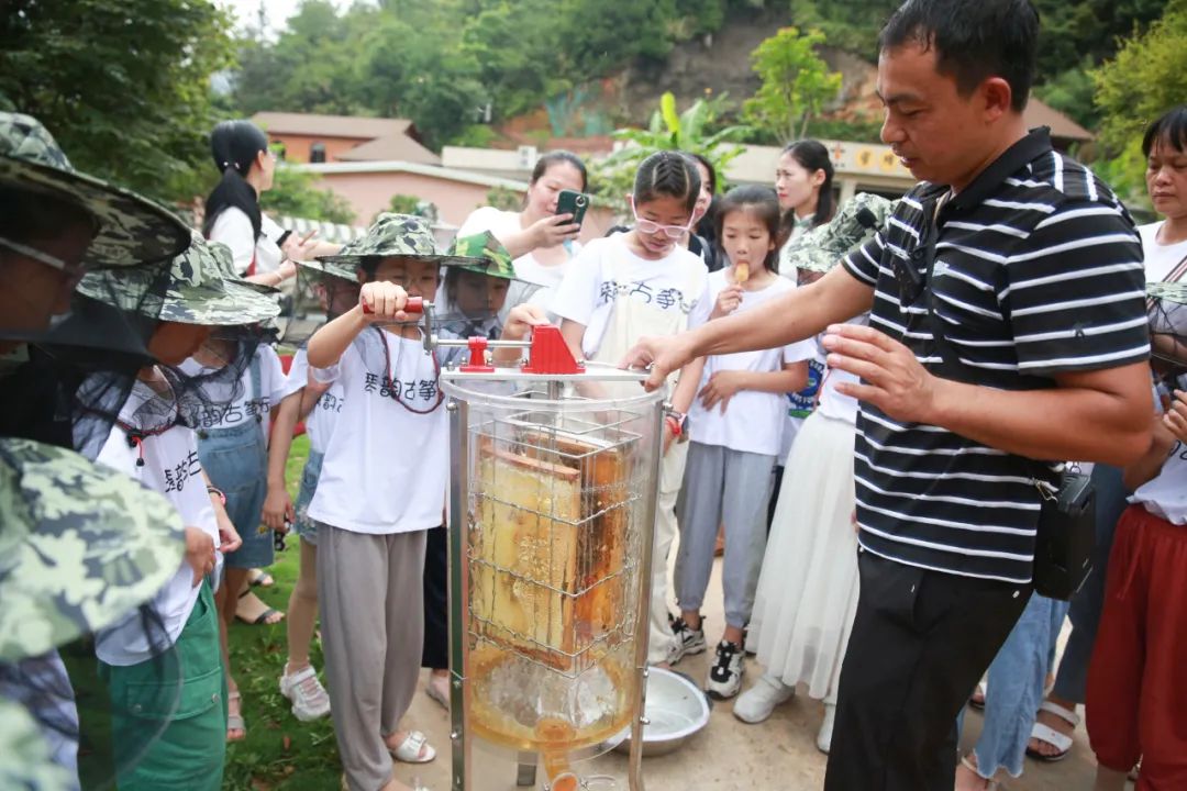 组图:武平县琴韵古筝行六一暨周年庆亲子活动圆满举行