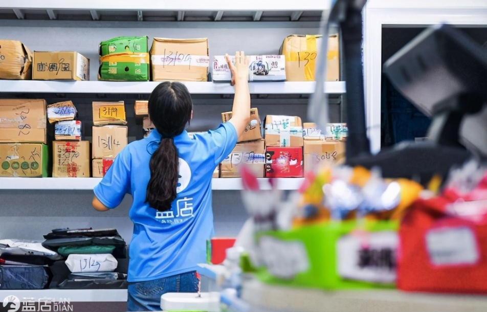 抓住网购顺风车，蓝店快递携手社区便利店提供综合服务