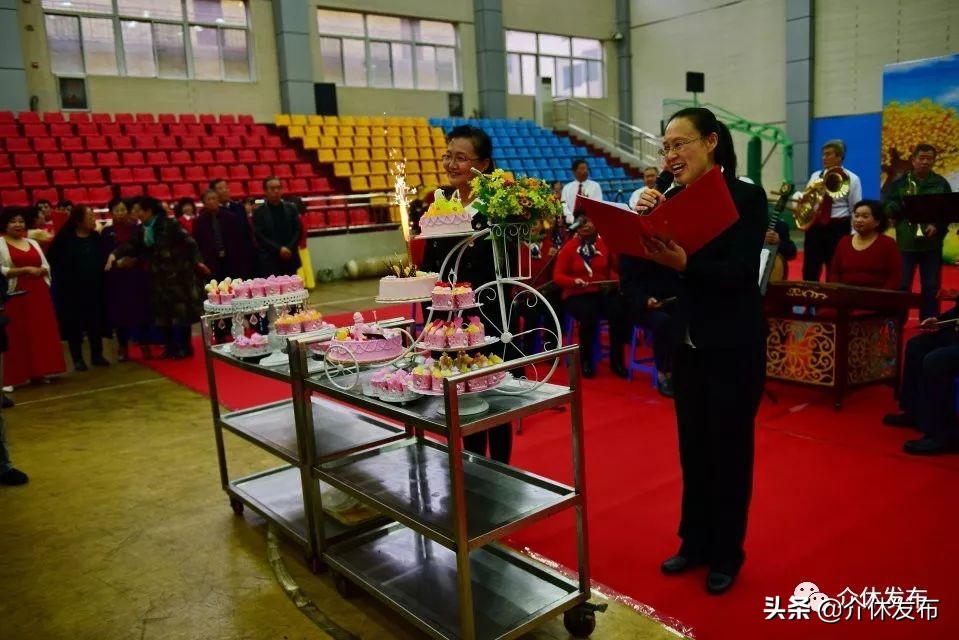 做居民贴心人与安全守护员,做居民群众的贴心人社区书记