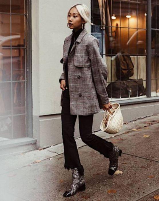 刘雯机场穿搭最近皮衣,刘雯穿全黑色服装休闲又帅气