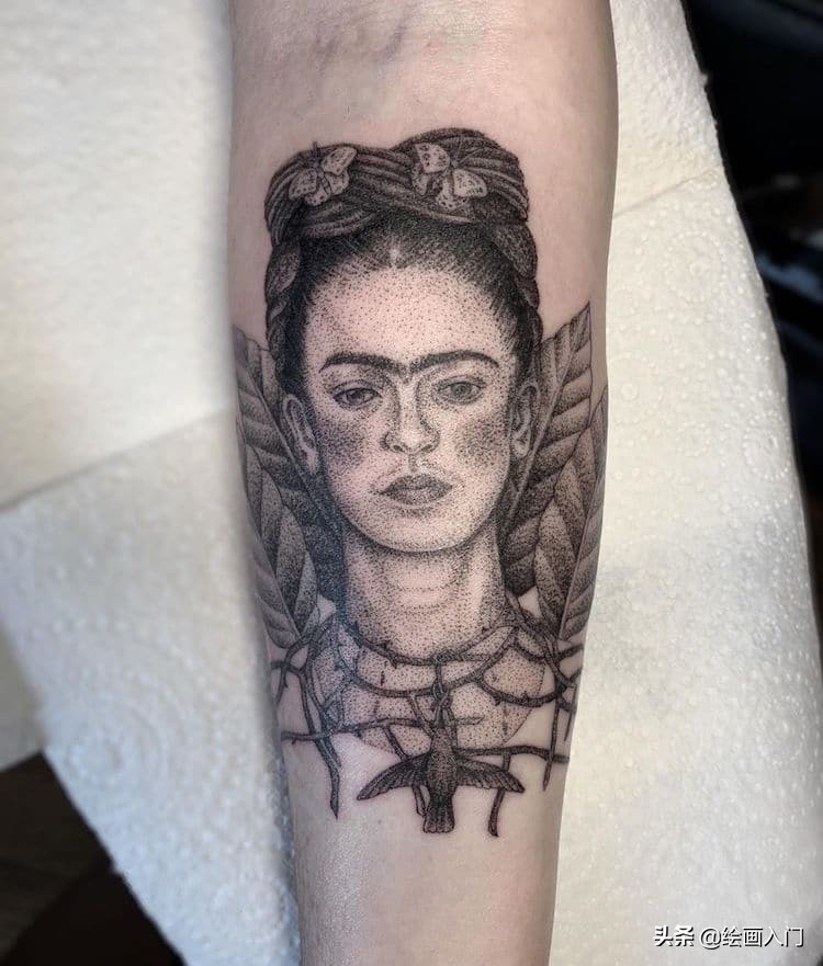 这些精美的黑白点绘插画，竟是纹身，如同复古的石版画一般美丽