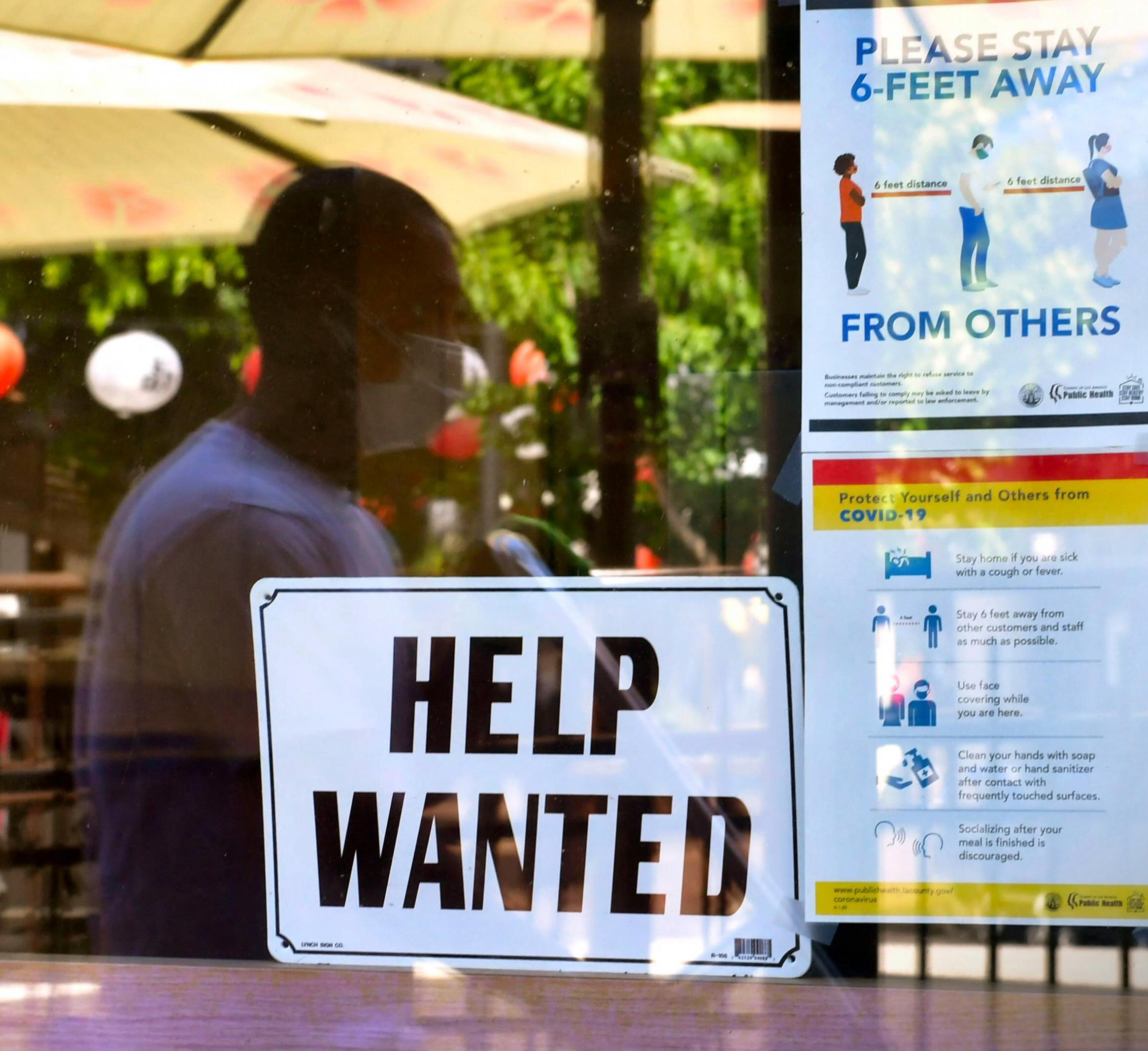 美国雇主们希望青少年们能填补今夏工作人手的短缺