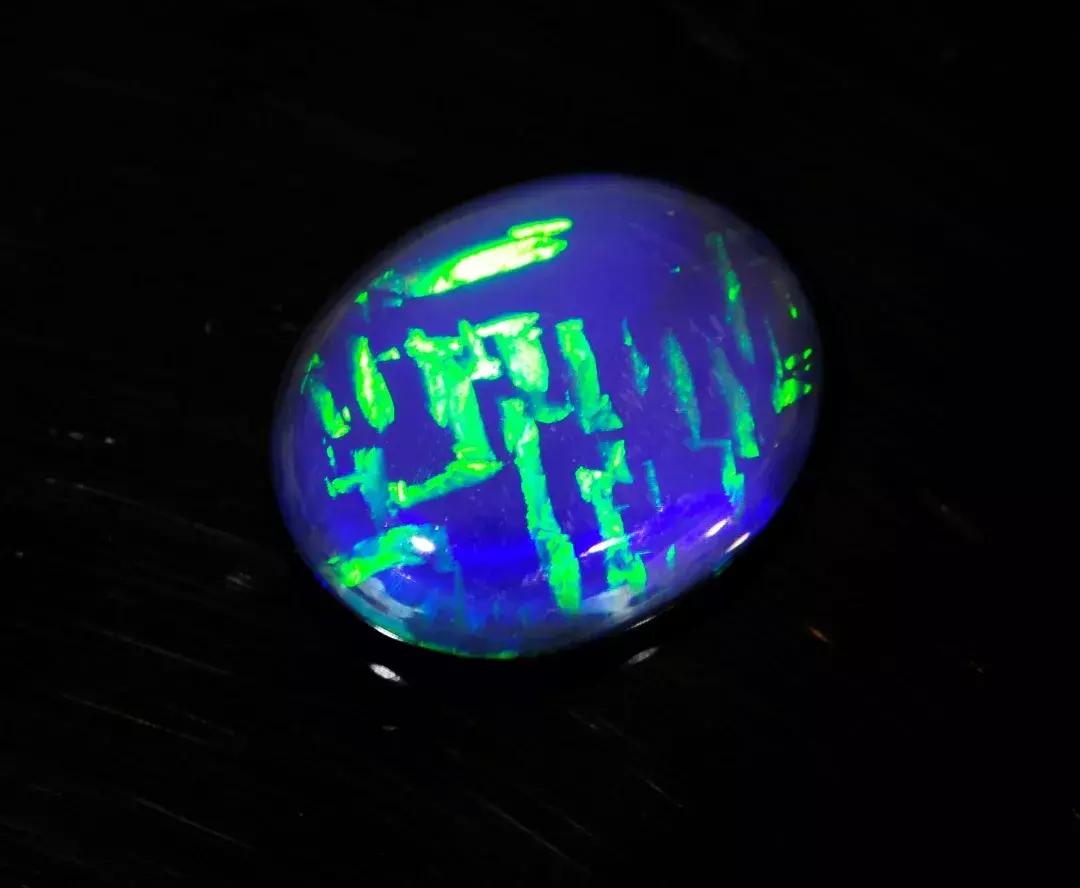 神奇的宝石绘本,宇宙宝石欧泊石