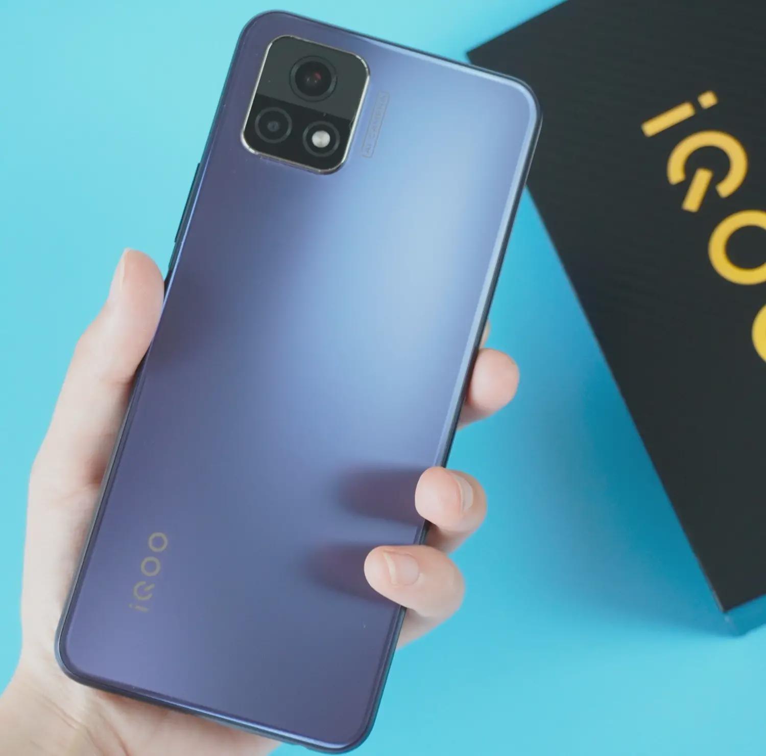 iQOOU3：神颜+高刷屏，有点香