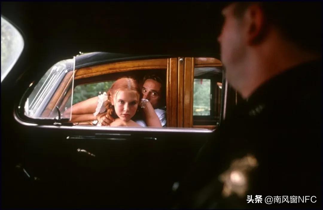 他说她是“小魔女”,我说她是受害者