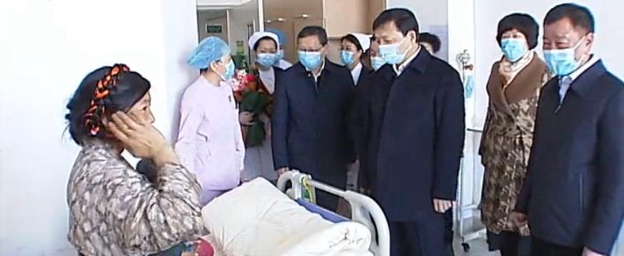 杨廷双深入牡丹江心血管病医院看望*藏西**先天性心脏病患儿