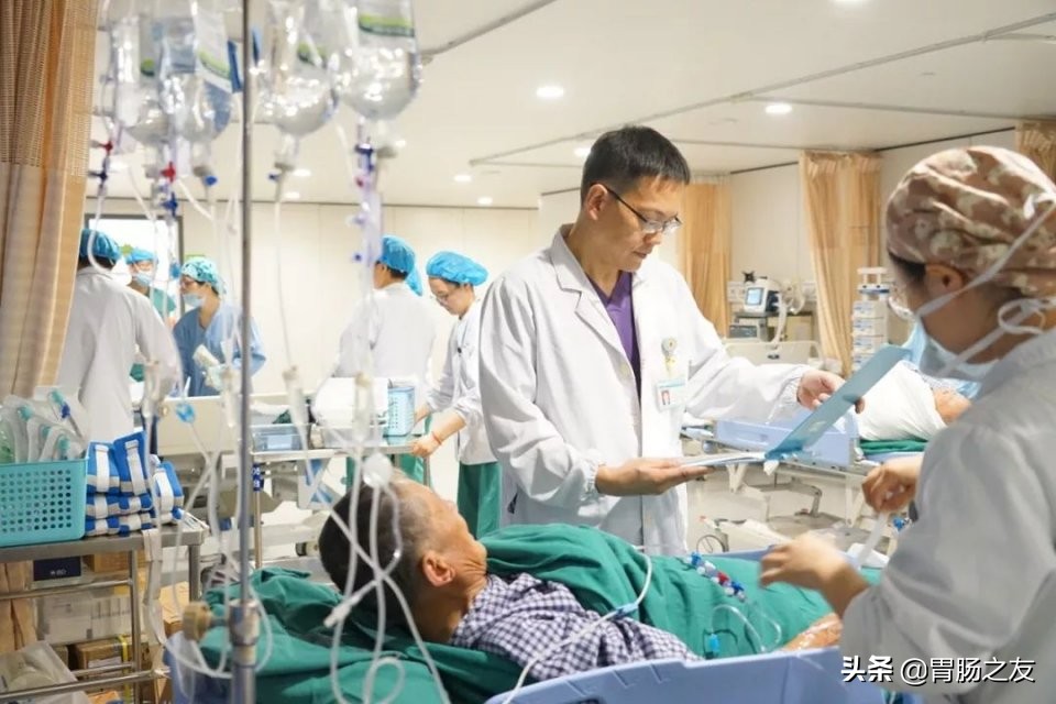 40岁后肠胃镜多久做一次,40岁了有必要做肠胃镜吗