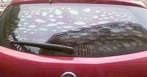 汽车玻璃贴膜出现气泡怎么办,汽车玻璃贴膜里面有气泡怎么处理