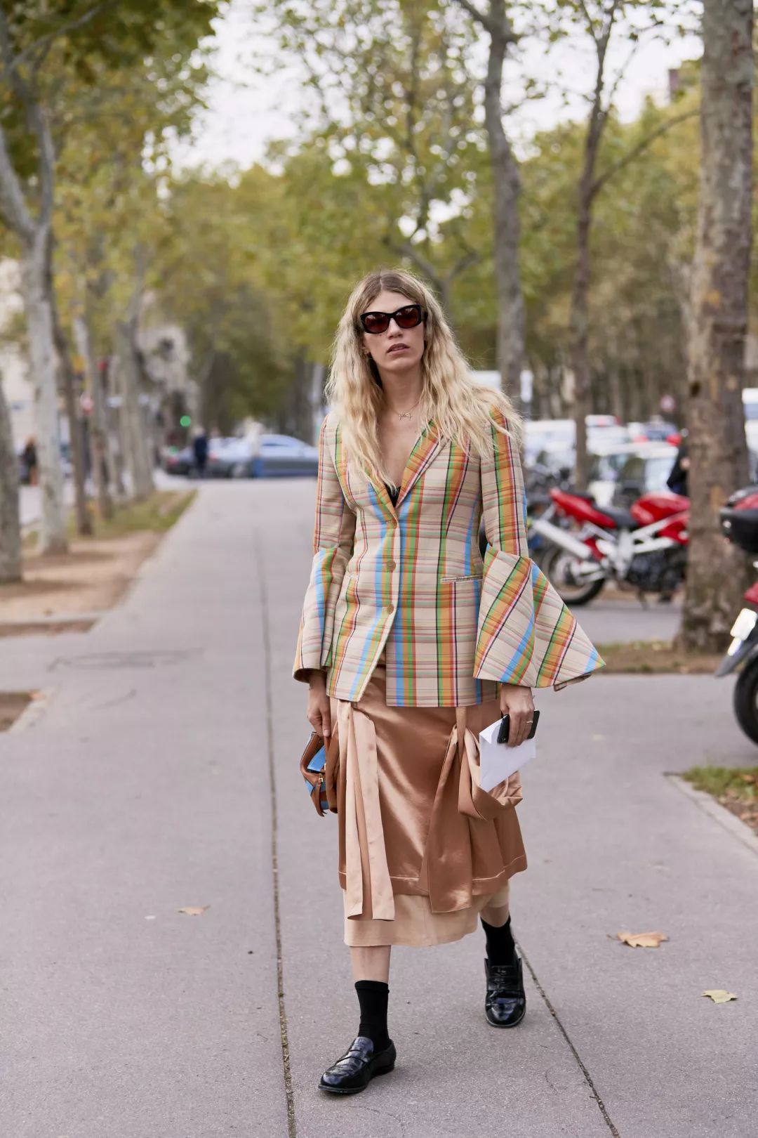 今年流行的露脚袜,是不是现在都流行穿长袜不露脚踝