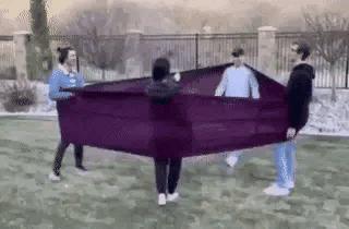 为什么加油站要24小时上班,为什么加油站一个工资1800