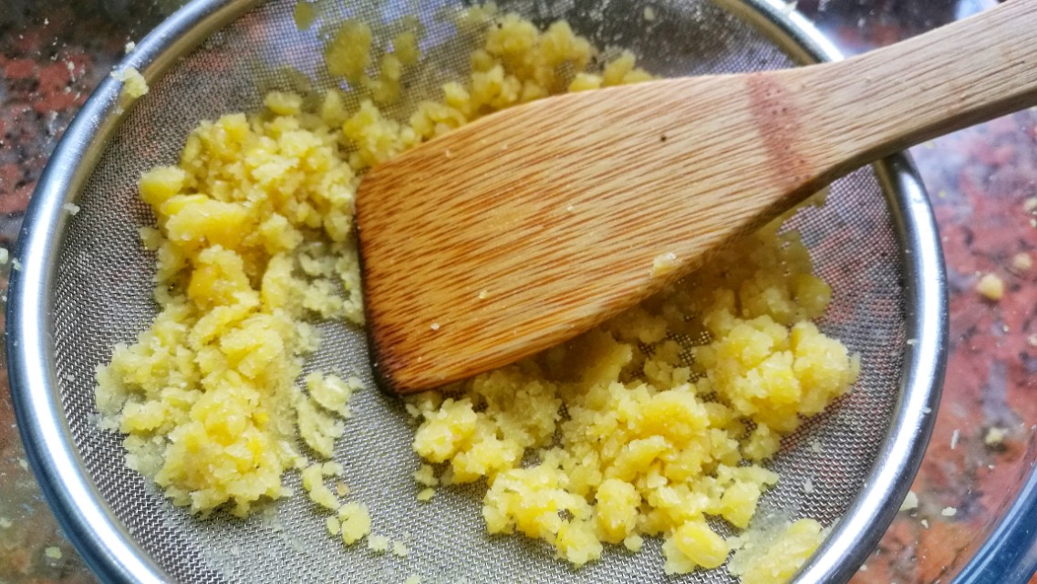 怎么做绿豆糕好吃又鲜嫩还能拉丝,最简单的绿豆糕怎么做好吃