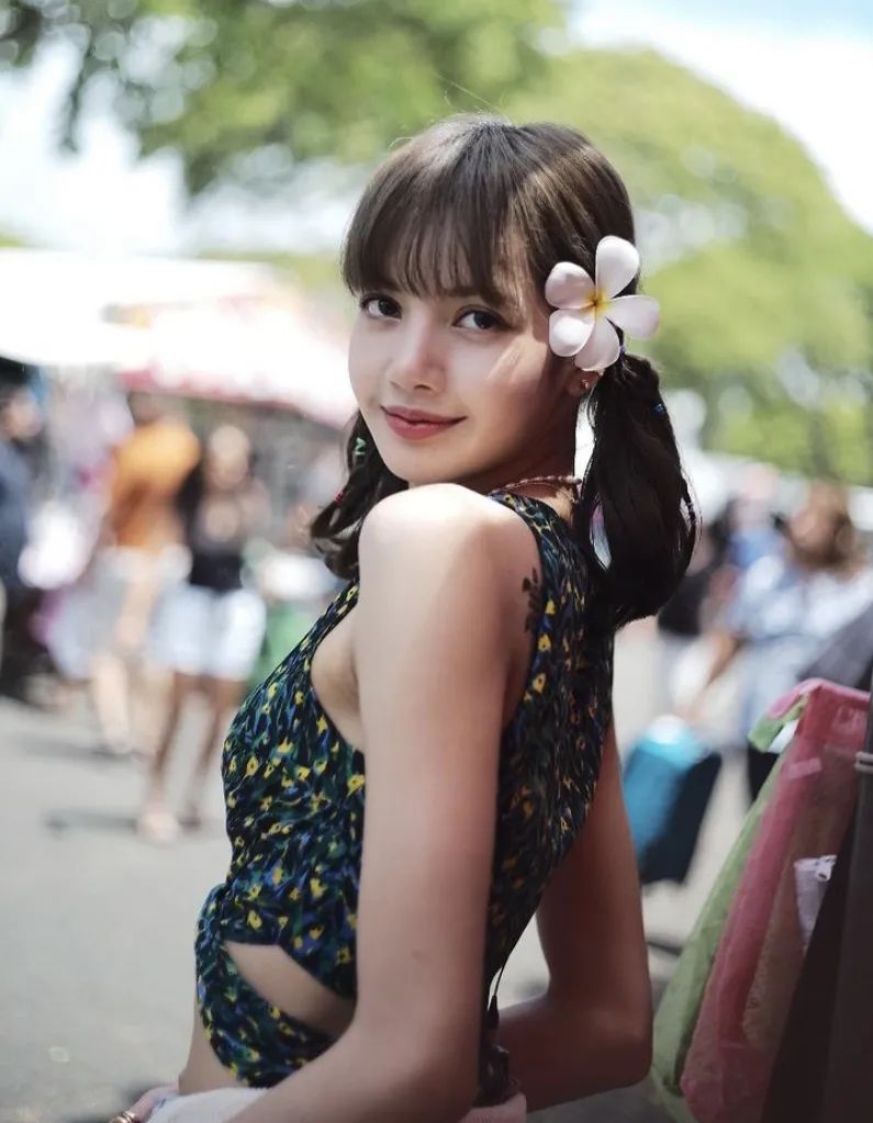 jennie甜酷风穿搭,jennie新造型lisa同款穿搭