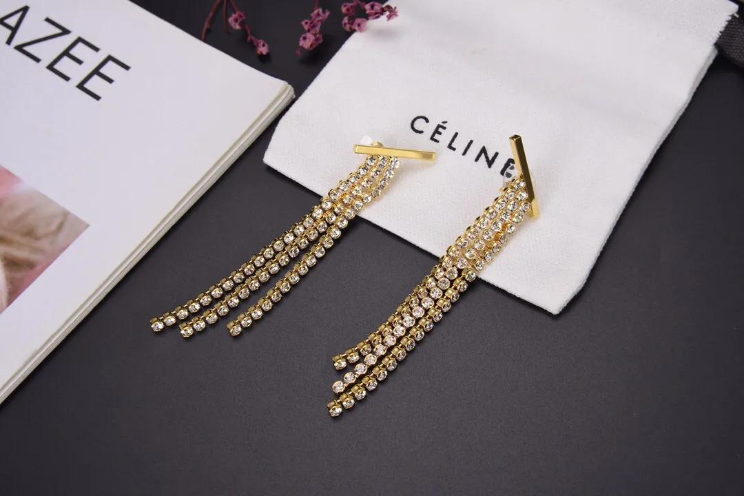 看一下明星的穿衣搭配,一起来看看明星的时尚搭配