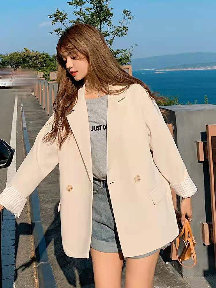 休闲浅蓝色西服怎么搭配衣服裤子,西服外套怎么搭配衣服好看