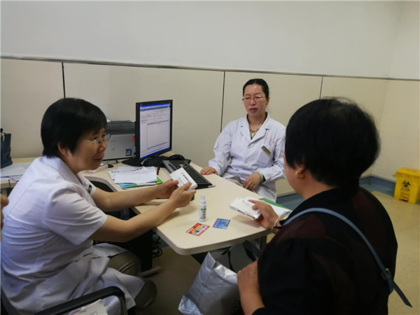 ​健康扶贫下基层京津冀皮肤病专家公益巡诊走进滦南县医院