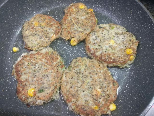 改善白发头，早餐就做这个饼给家人吃，豆渣变美味，做法特简单