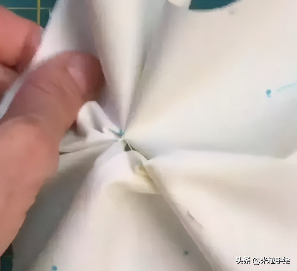 菱形格图案衣服属于什么风格,衣服镂空底边怎么弄好看