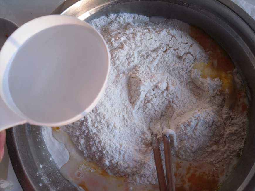 面点大师炸油条视频教程,把油条炸得又酥又脆的方法