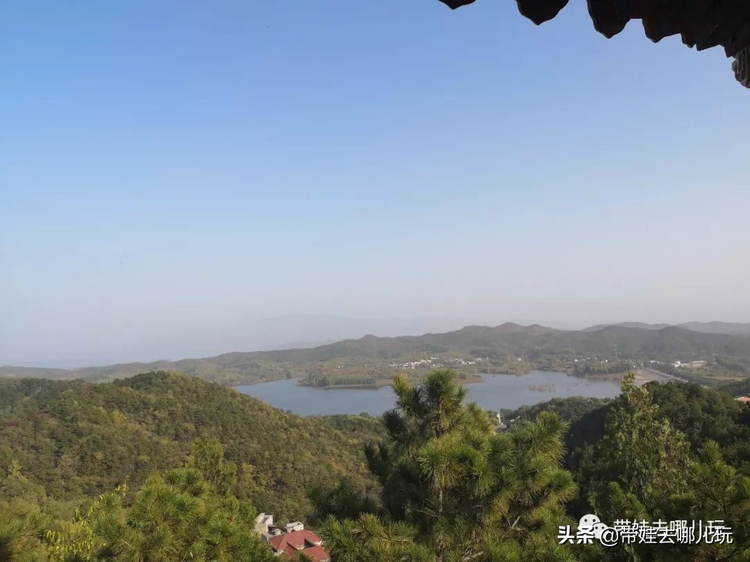 住别墅、滚草坪、躺在床上看电影，密云轻奢营地的花样玩法