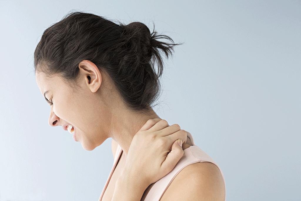 早晨起来关节僵硬疼痛是怎么回事,早上起来关节僵硬疼痛吃什么好